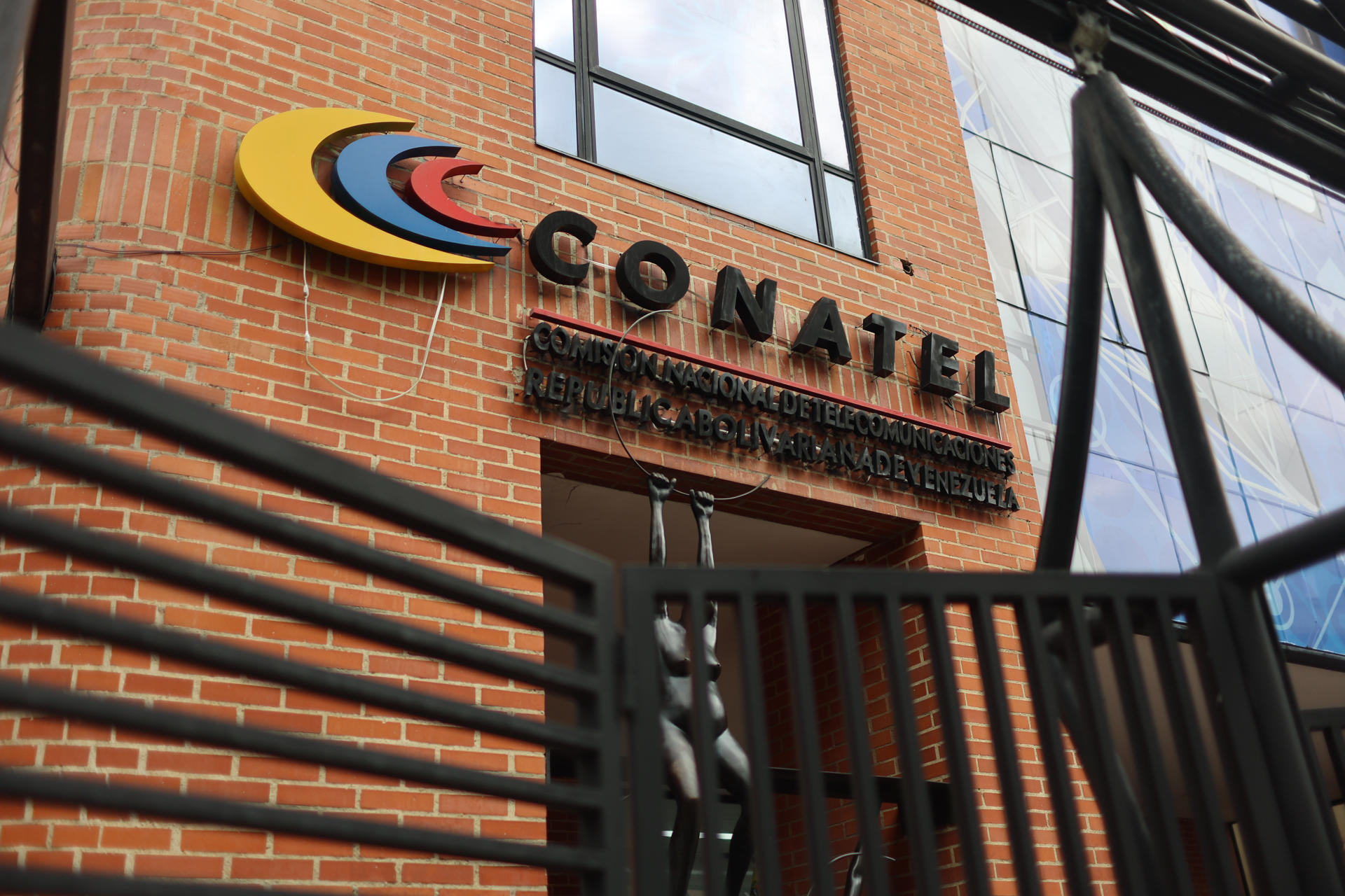 Conatel Aborda Problemas de Conexión en Zonas Sismológicas