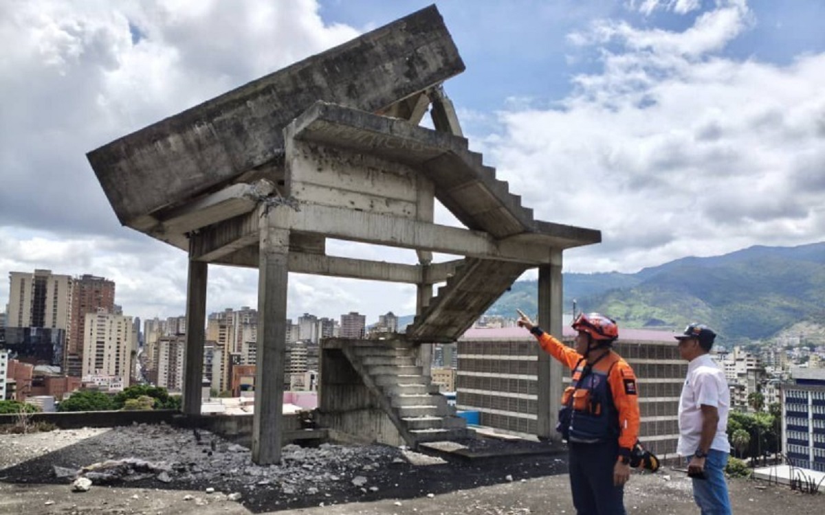 Demolición controlada del tanque aéreo de Torre David