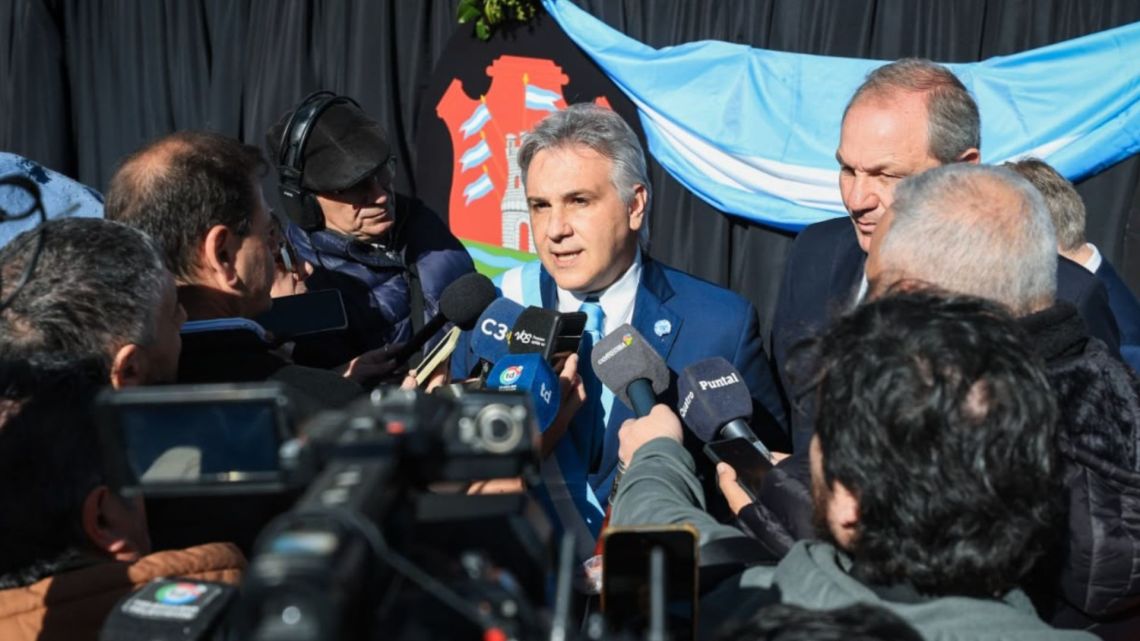 Gobernador de Córdoba aborda desafíos económicos y llamado a la unidad nacional