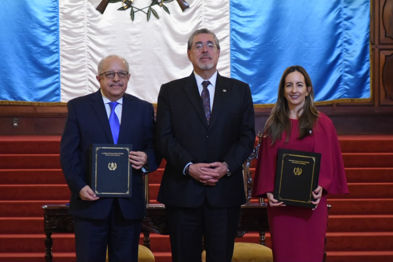 Guatemala y Reino Unido colaboran en planificación del Metro Riel