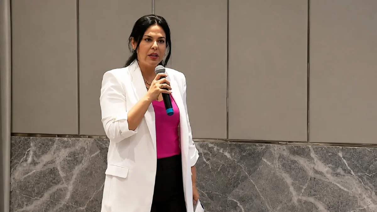 Celec termina contrato con Karla Saud por retrasos de más de dos años