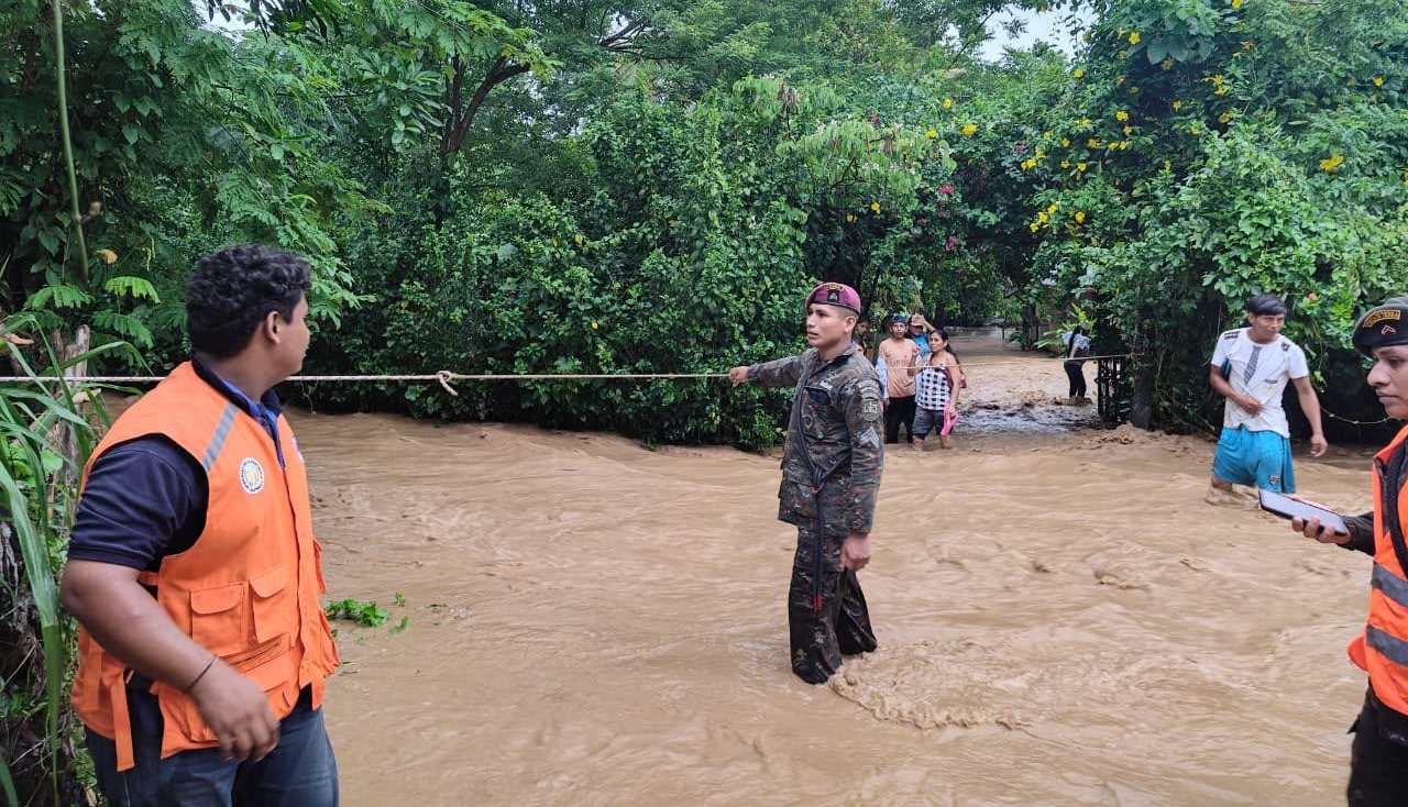 Inundaciones por lluvias afectan 528 viviendas en Alta Verapaz e Izabal, según Conred