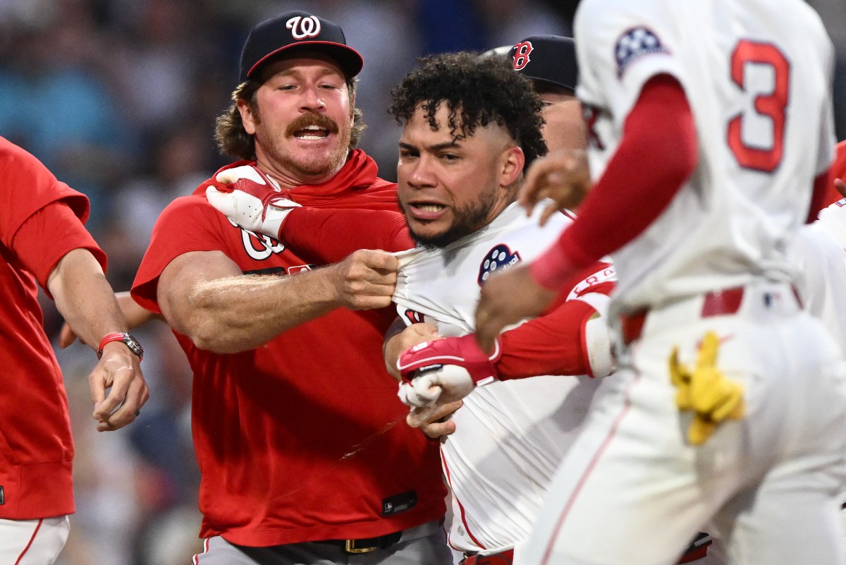 Willson Contreras Sigue con Lesión y Suspensión Reducida en MLB