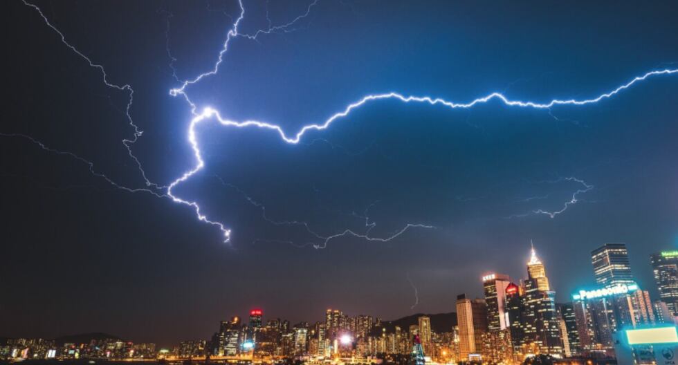 Autoridades de Texas advierten sobre medidas de seguridad contra descargas eléctricas durante tormentas
