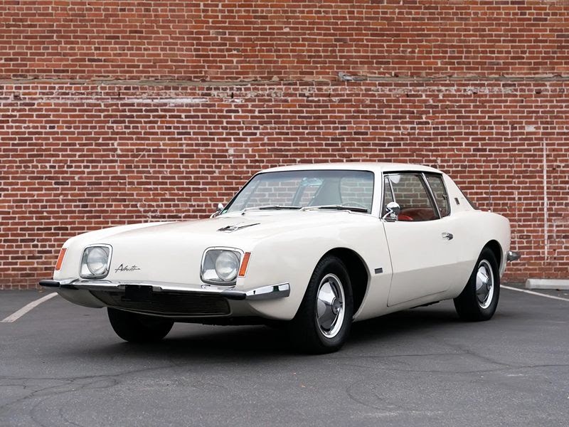 The 1963 Studebaker Avanti R2: A Pioneering American Sports Car Design