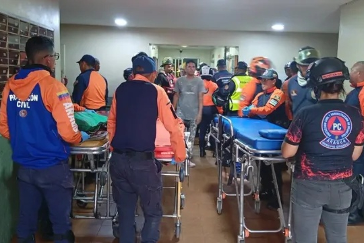 Trabajadores rescatados tras caída de ascensor en edificio dañado por terremotos