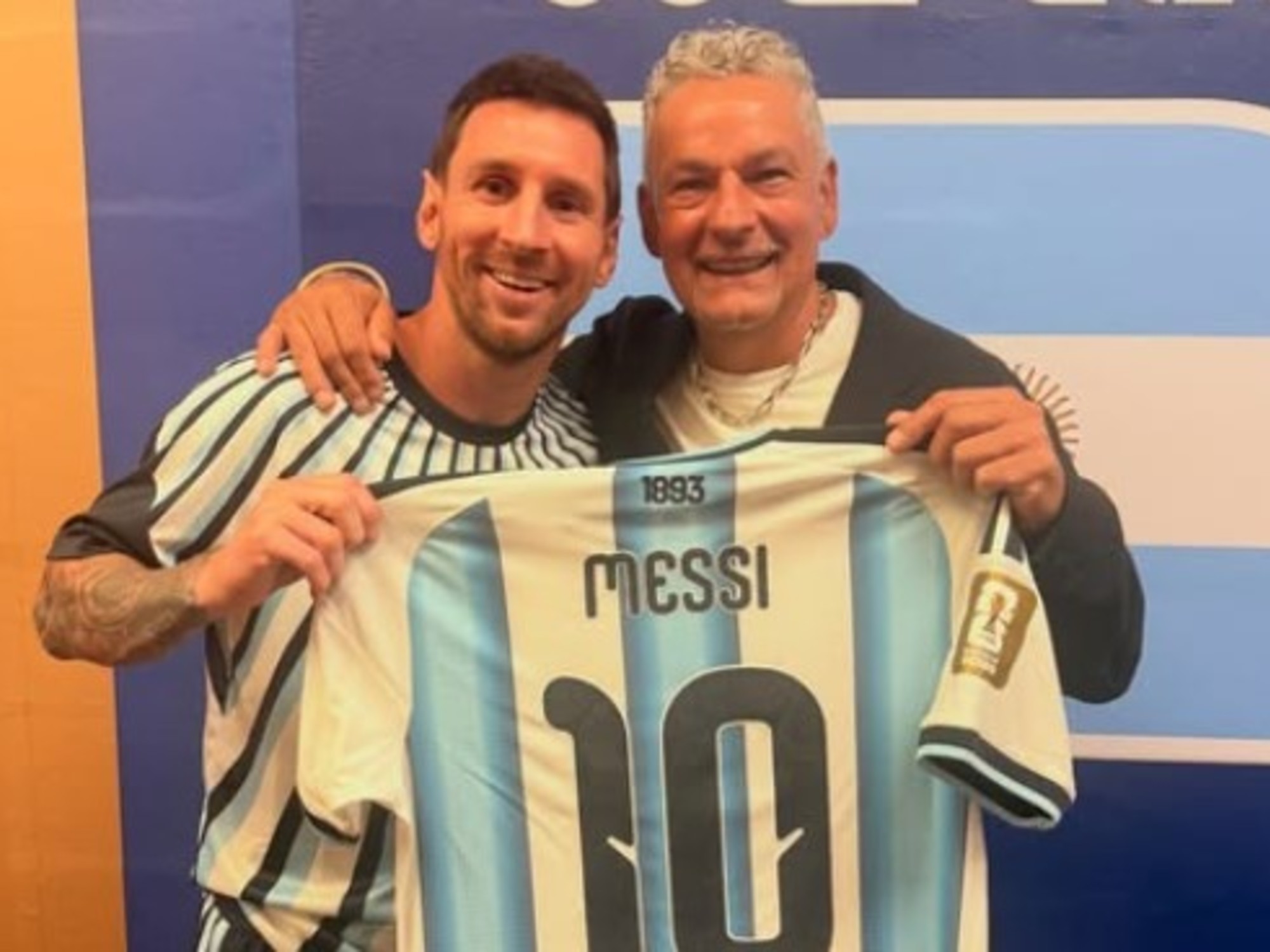 Messi Regaló Su Camiseta a Baggio tras la Clasificación y Reavivó una Amistad con Guardiola