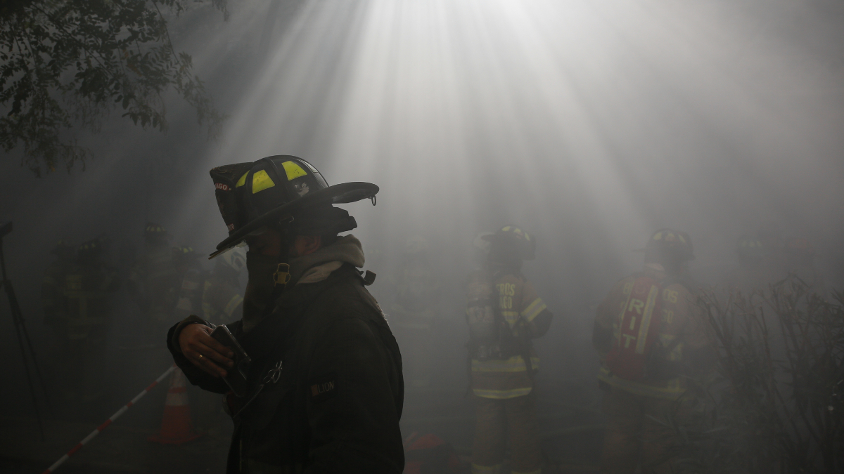 Incendio en Colina destruye cuatro casas y deja personas desaparecidas