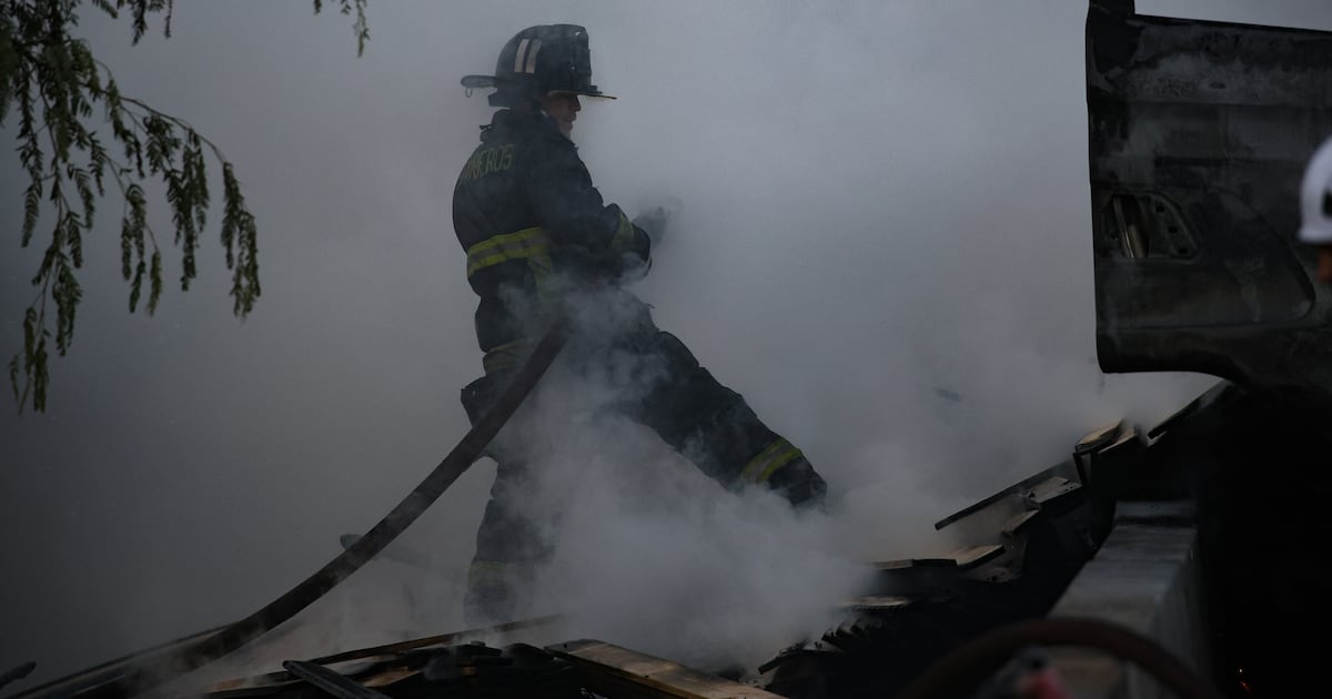 Incendio en Colina destruye seis viviendas y deja al menos un fallecido