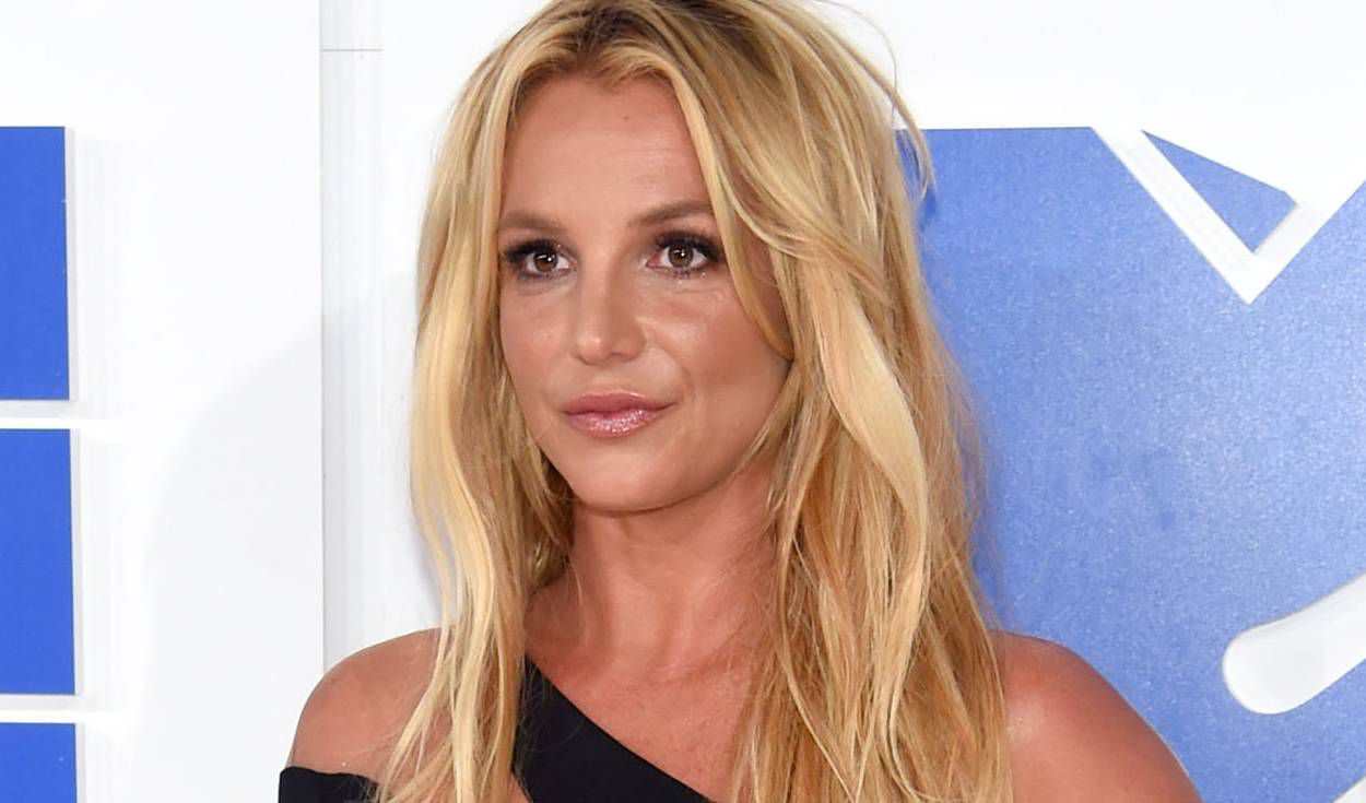 Britney Spears Comenta sobre las Fotos de su Viaje en Camioneta