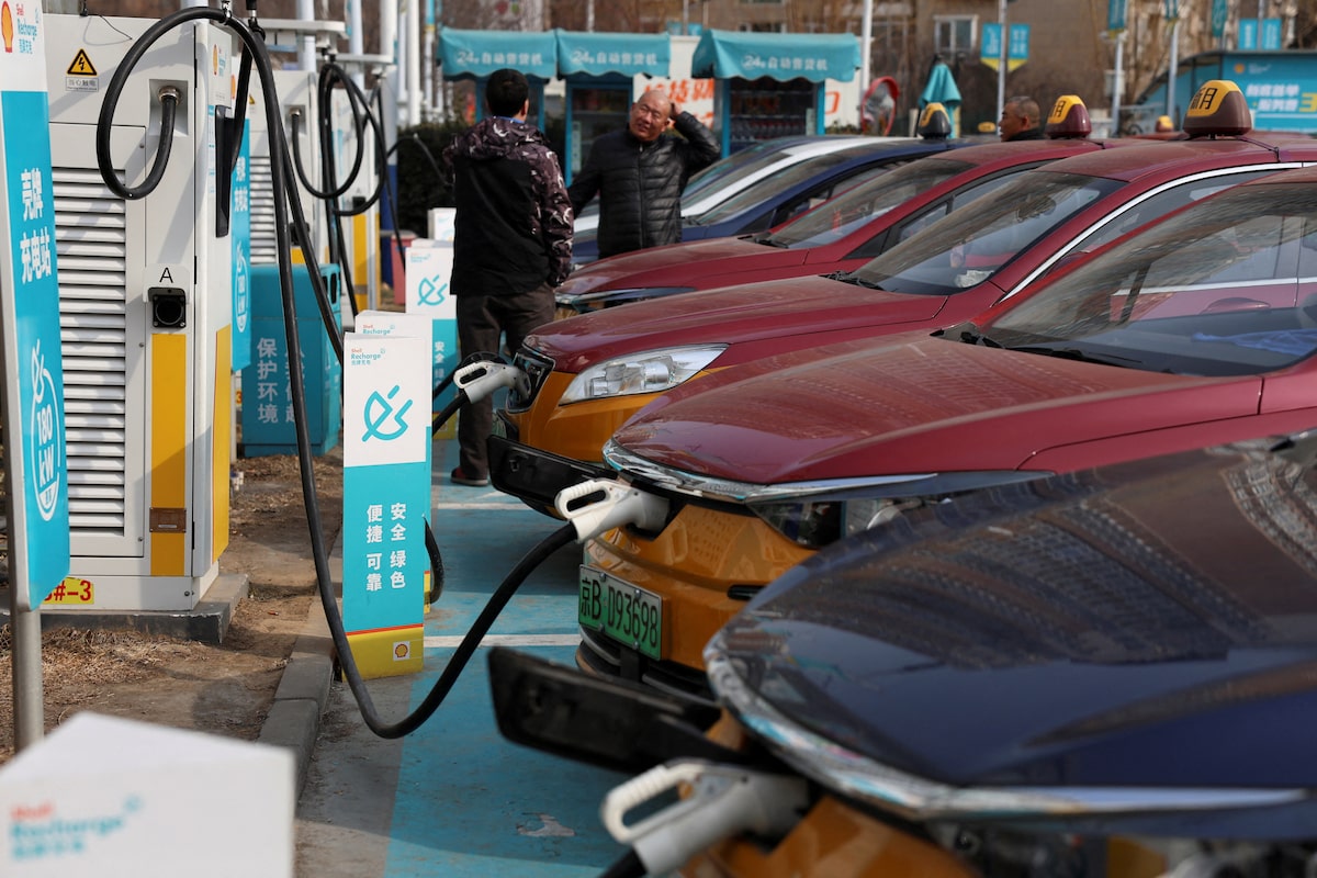 China's Economy Faces Slow Growth Amid Structural Challenges and Geopolitical Uncertainty
