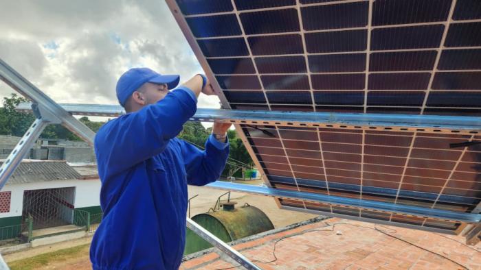 ETECSA implementa energías renovables para telecomunicaciones