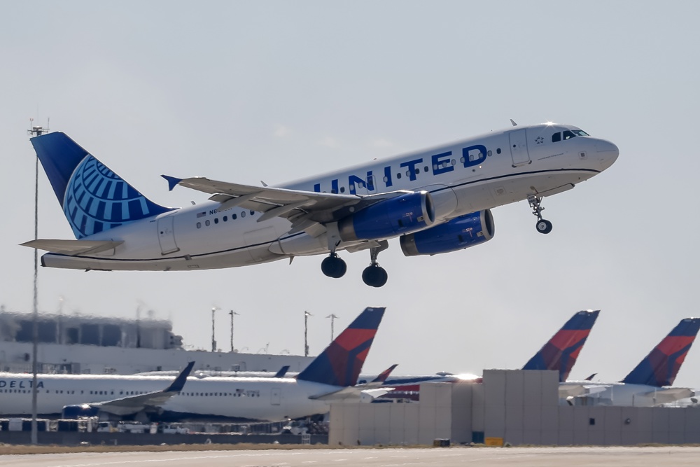 United Airlines anuncia impacto de USD 6 mil millones por aumento del combustible