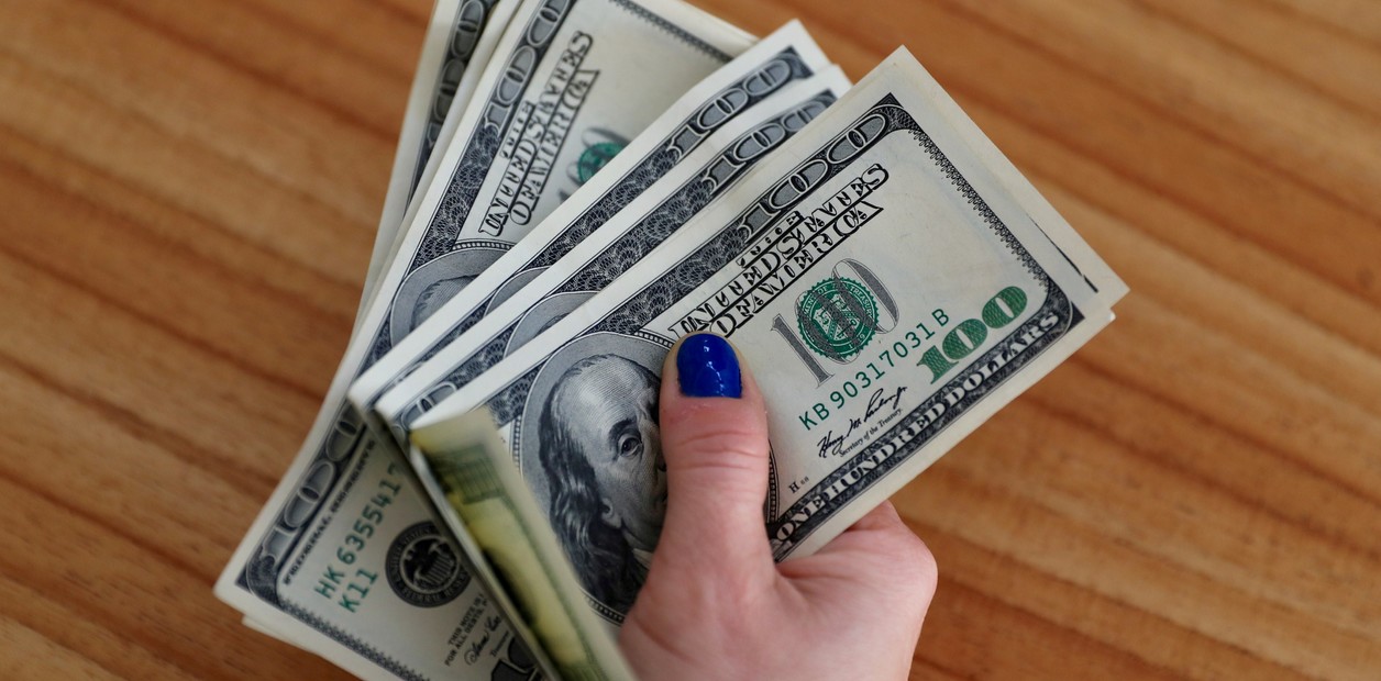 El dólar blue cotizó a $1530 para la venta y mantuvo una brecha del 4% con el dólar oficial