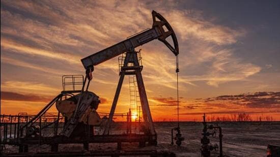 60 US Senators Propose 100% Tariffs on India for Purchasing Russian Oil