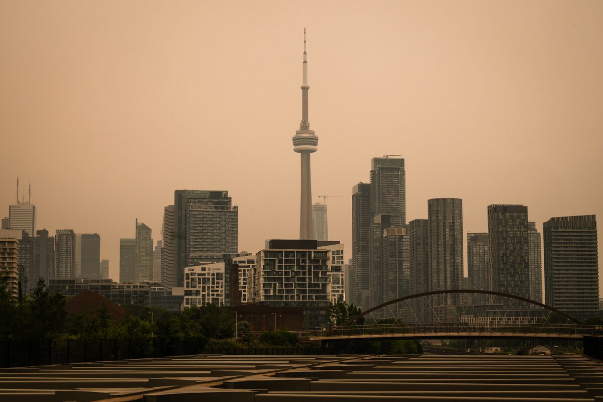 Ontario Wildfires Threaten Communities as Smoke Persists and Federal Aid is Requested