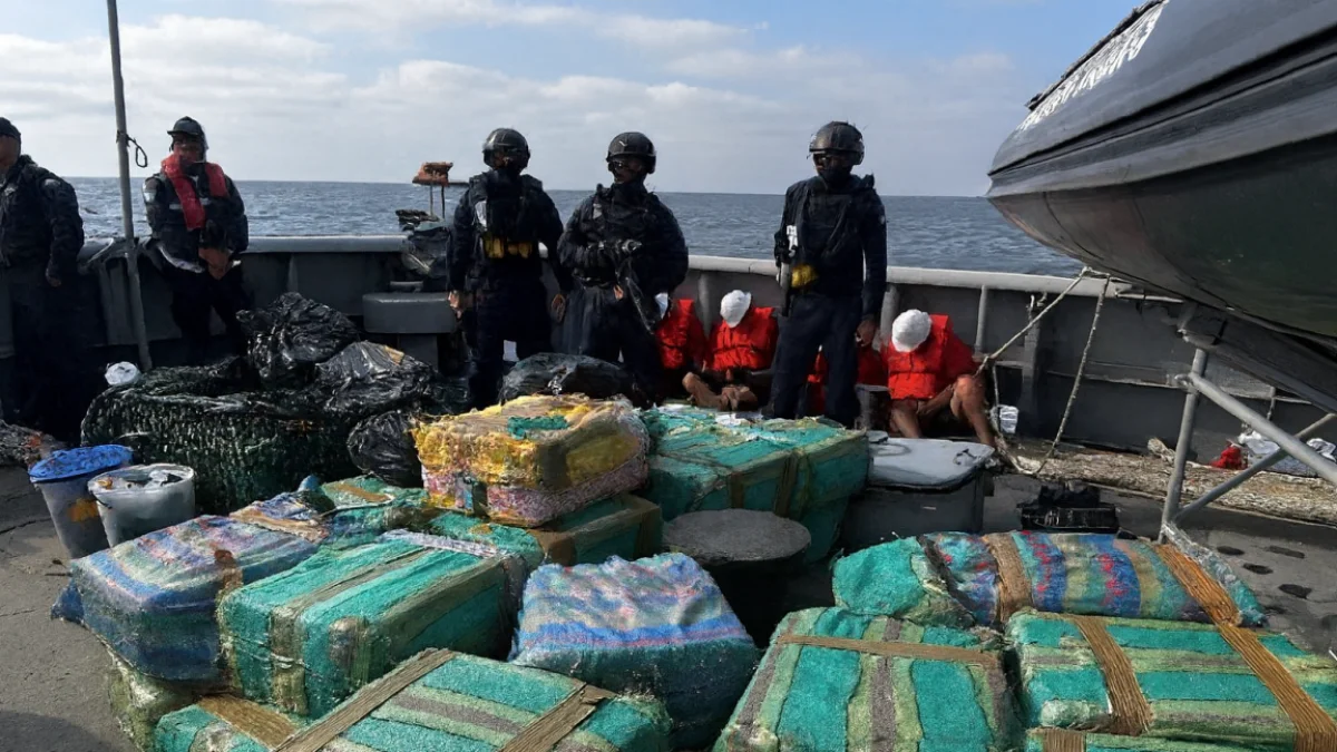 Ecuador procesa a 6 personas por tráfico de 2.7 toneladas de cocaína en operativo marítimo