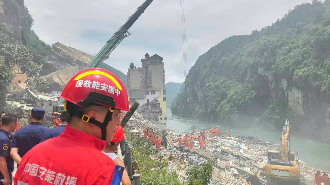 Desastre en China: deslizamiento de tierra destruyó viviendas y dejó al menos 8 muertos