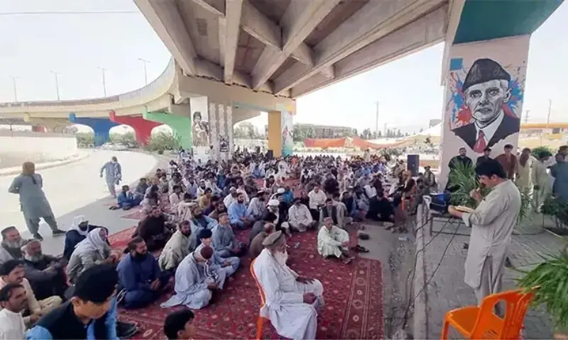 Government agrees to rename public institutions after police martyrs' families end protest