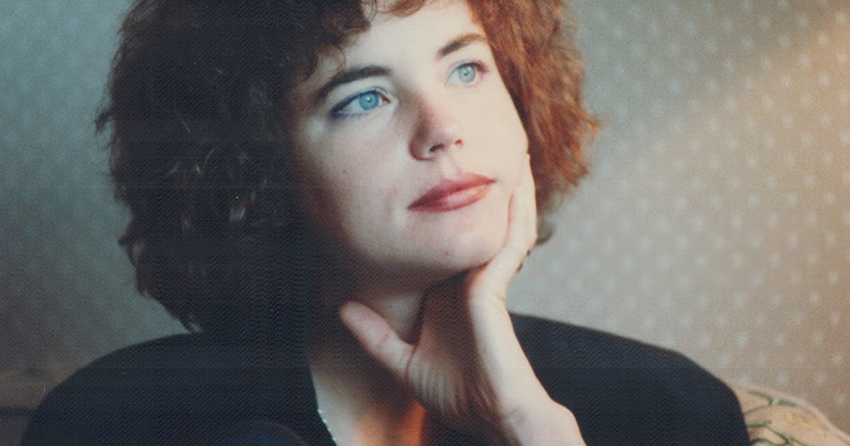 Elizabeth McGovern's 1980s Career and Iconic Looks