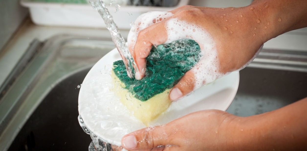 Guía para elegir y cuidar las esponjas de cocina