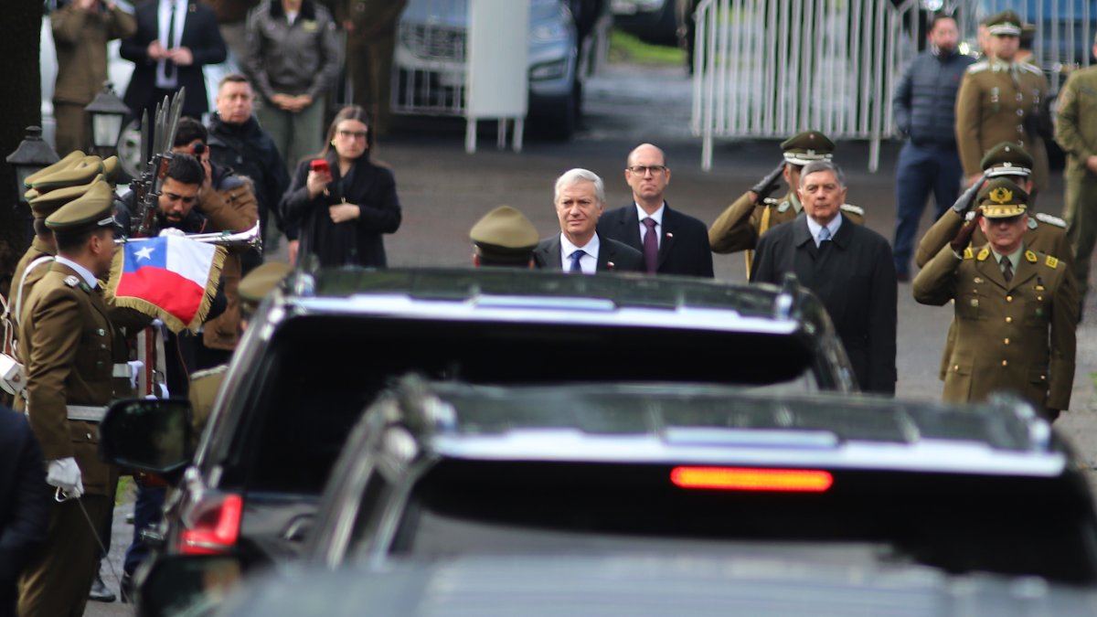 Presidente Kast asiste al responso del carabinero Marcos Cosme en Temuco
