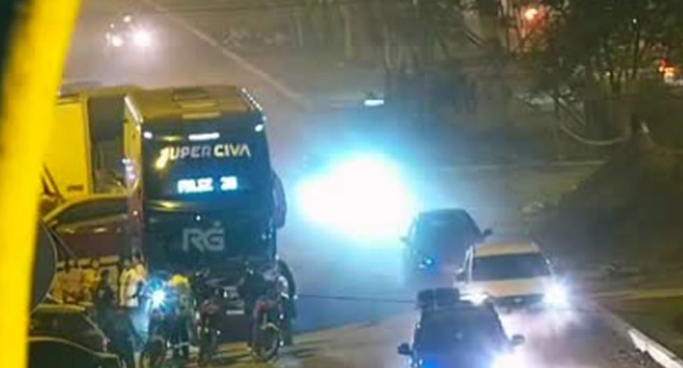 Extorsionadores atacan bus de CIVA en Los Olivos y la Policía captura a dos sospechosos