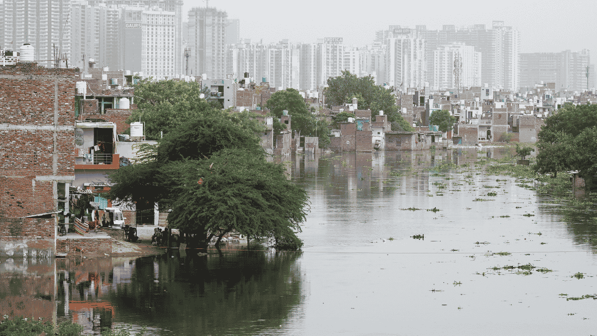 Inundaciones y lluvias intensas en India causan al menos 25 muertes