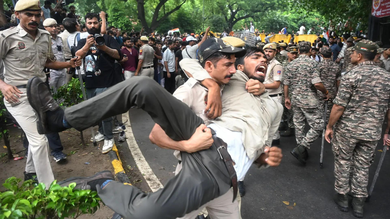 Delhi Police Detain Protesters During CJP March, Claim They Are Not Students