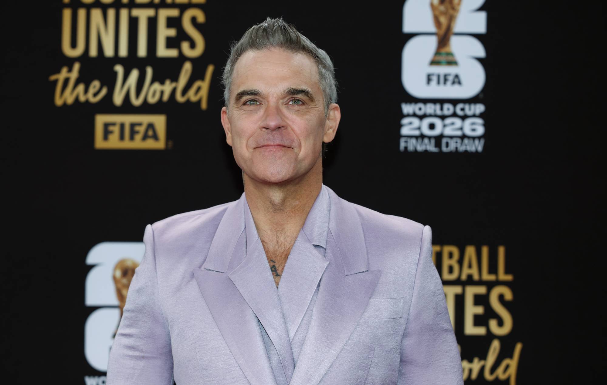 Robbie Williams clarifies misunderstanding about white object on microphone during World Cup interview
