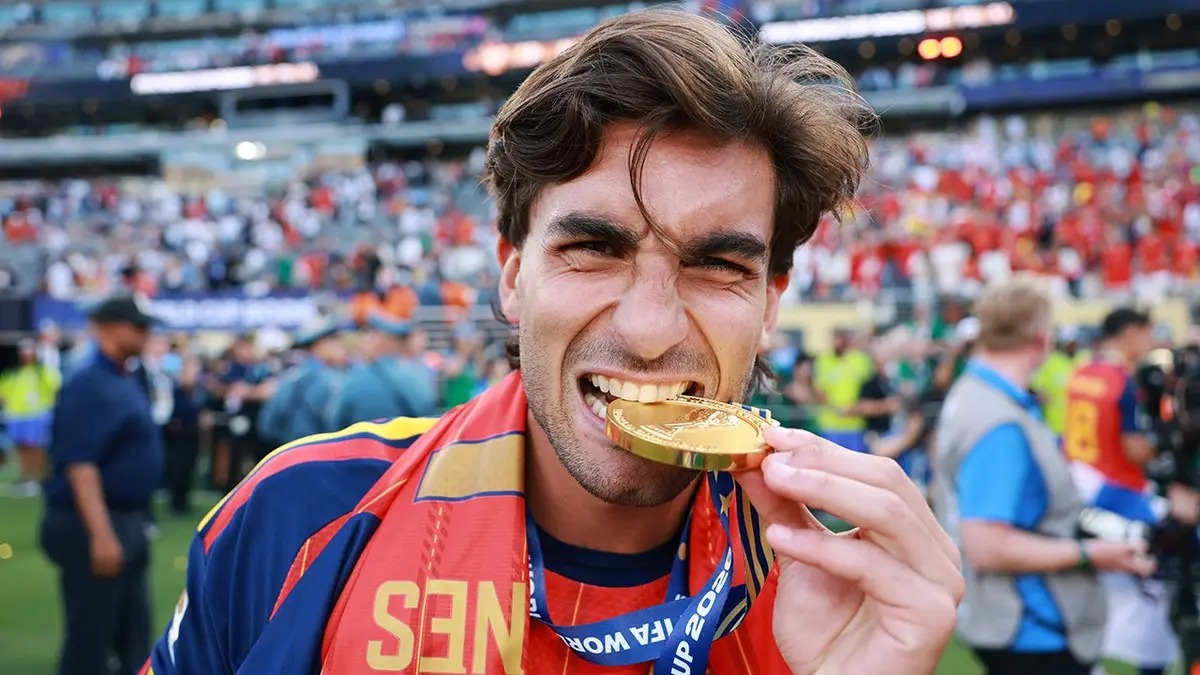 Ferran Torres celebra la victoria española del Mundial con un guiño a Trump