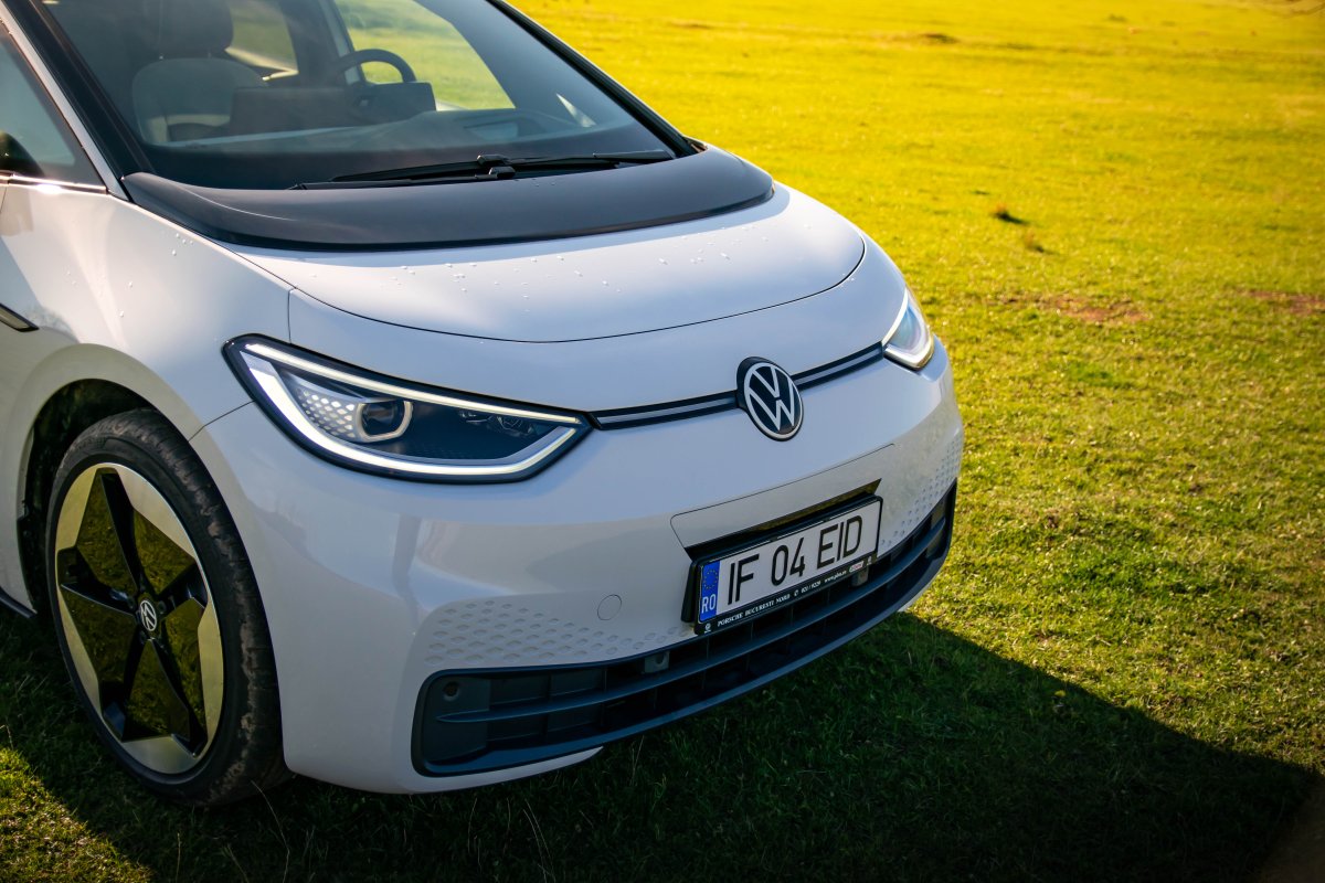 Volkswagen bloquea el acceso de usuarios de ROMs personalizados a su aplicación debido a la API de integridad de Google