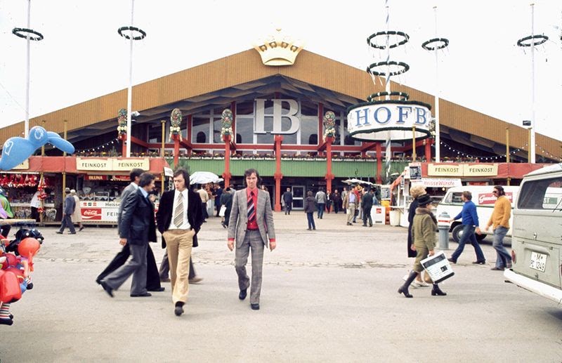 Vintage Photo Collection Documents the Atmosphere of Munich's 1974 Oktoberfest