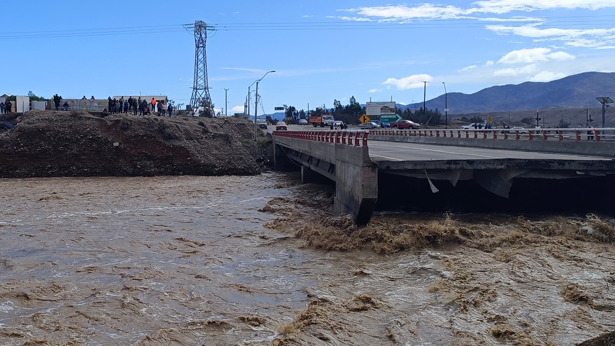 Crisis por lluvias en Vallenar: Aislamiento y vulnerabilidad de la infraestructura