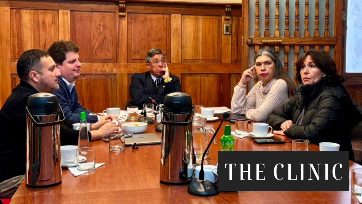 Oposición aprovecha desorden del gobierno para reorganizar estrategia ante megareforma