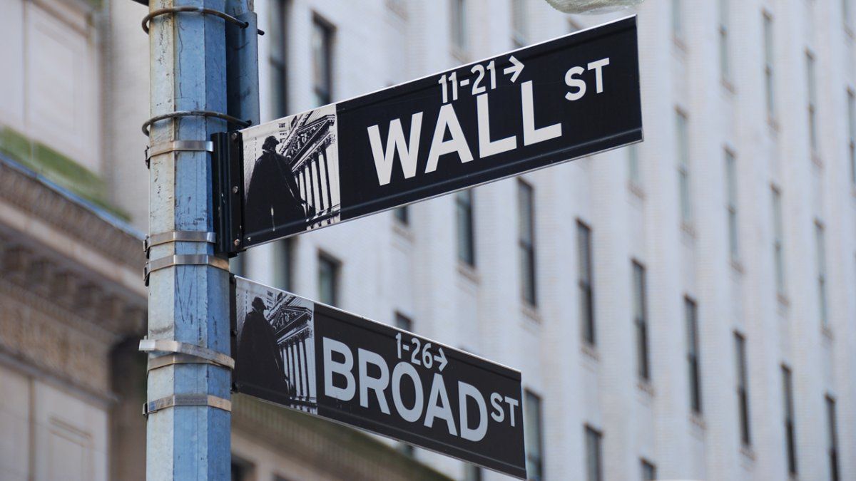 Wall Street Experiences Sharp Drop as AI Concerns and Oil Prices Impact Markets
