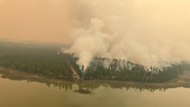 Wildfire damages 20 properties near Clinton, B.C.