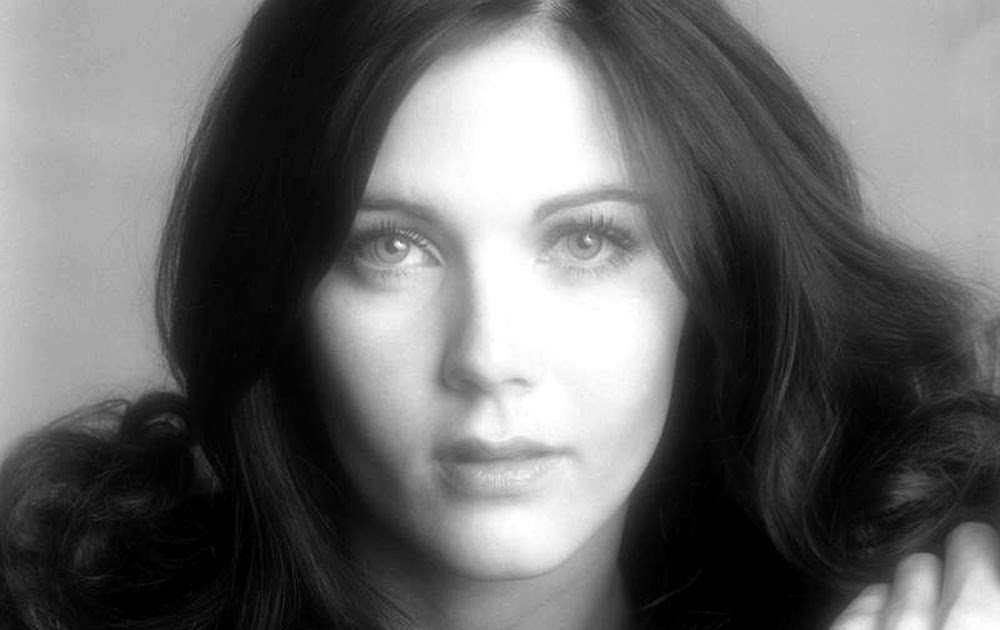 Studio Portraits Capture Lynda Carter at the Beginning of Her Wonder Woman Breakthrough in 1975