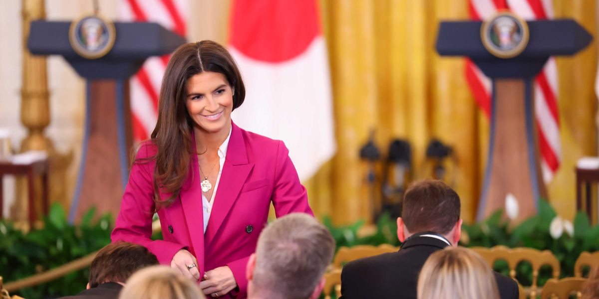 Trump Mocks Reporter Kaitlan Collins at White House Correspondents' Dinner