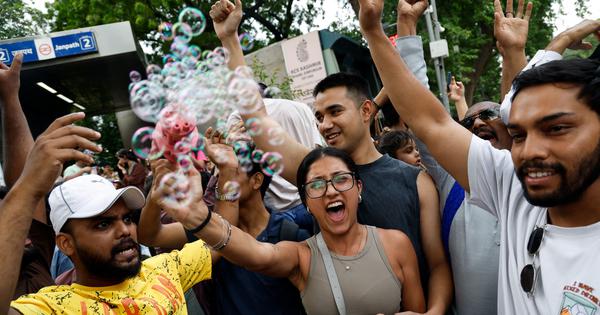 Students protest against Modi government after Pradhan's resignation