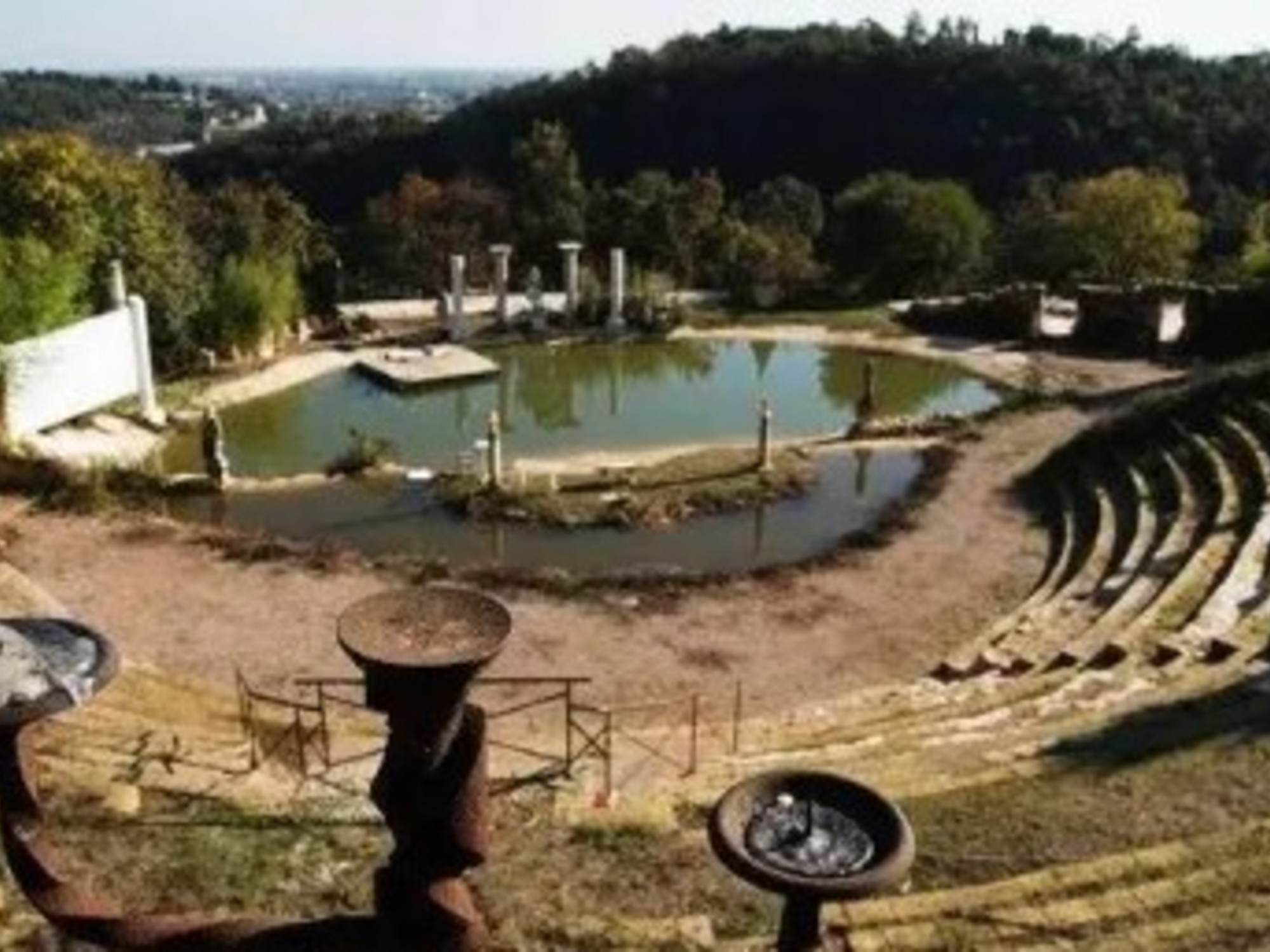 Falso anfiteatro romano: creador condenado a prisión y obligado a demoler estructuras