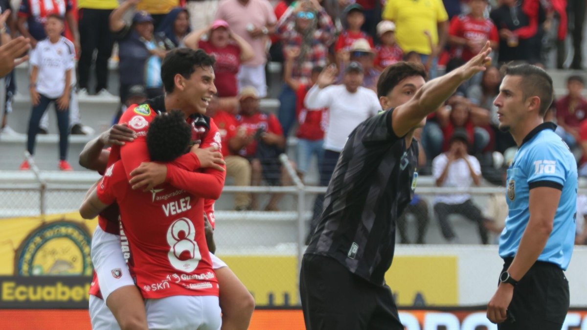 Delfín enfrenta a Leones FC en partido crucial de la LigaPro 2026
