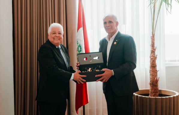 Llegada del presidente hondureño a Perú por la investidura de Keiko Fujimori