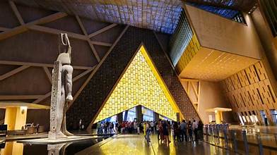 🏛️ Découvrez les Pyramides et le Nouveau Grand Musée Égyptien