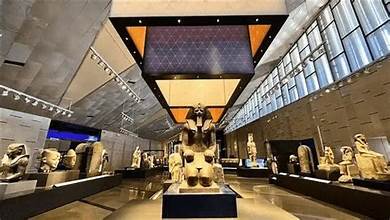 🏛️ Découvrez les Pyramides et le Nouveau Grand Musée Égyptien  