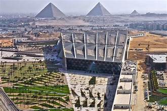 🏛️ Découvrez les Pyramides et le Nouveau Grand Musée Égyptien  