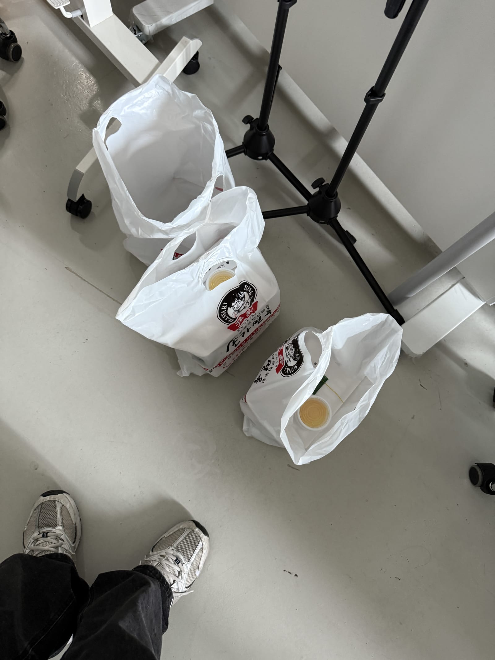 기말 전시 식사