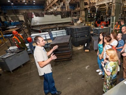 Путин согласился, что в школьную программу можно внести экскурсии на заводы