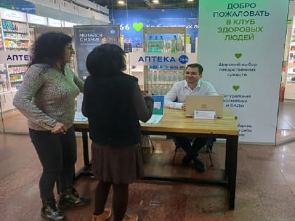 Специалисты налоговой проконсульировали посетителей торгово-выставочного комплекса в ЦАО