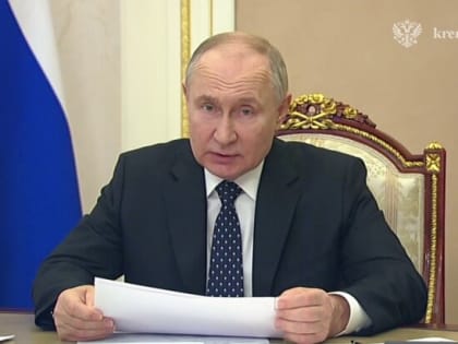 Путин заявил, что молодежная программа в РФ не должна быть 